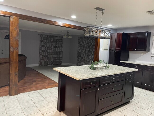 Building Photo - 4 Steens Rd