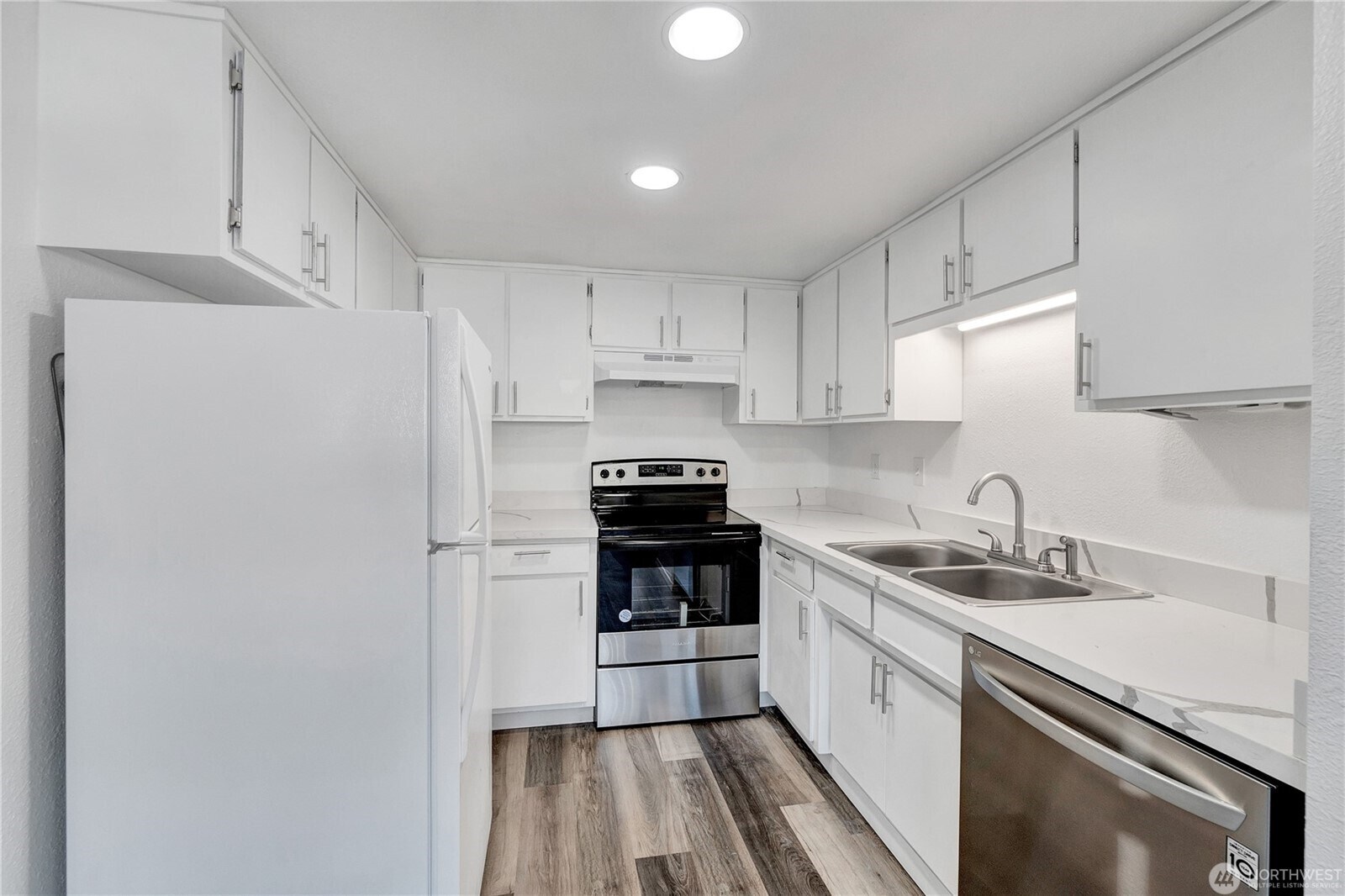 New appliances - 218 Ellingson Dr