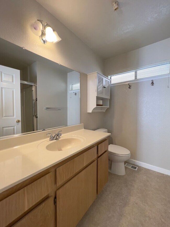 Building Photo - 64 Fountain Grove Cir