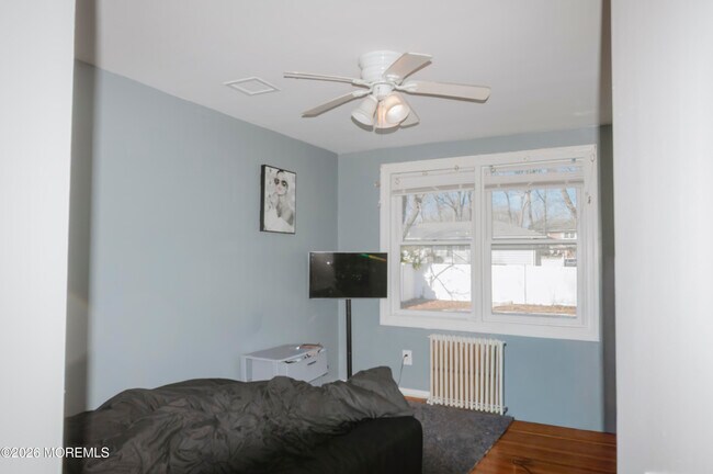 Building Photo - 295 Roosevelt Ave