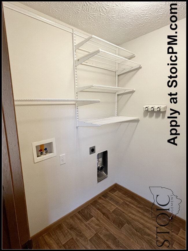 Building Photo - 2193 Rustic Ledge Dr