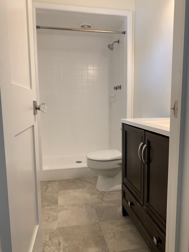 Building Photo - 414 Charles Ct