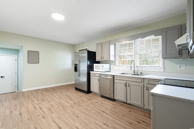 Building Photo - 917 9th Ave S