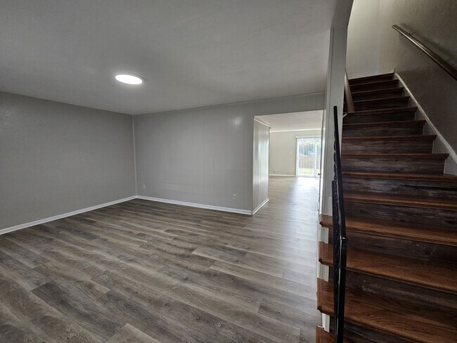 Building Photo - 723 Atterbury Ct