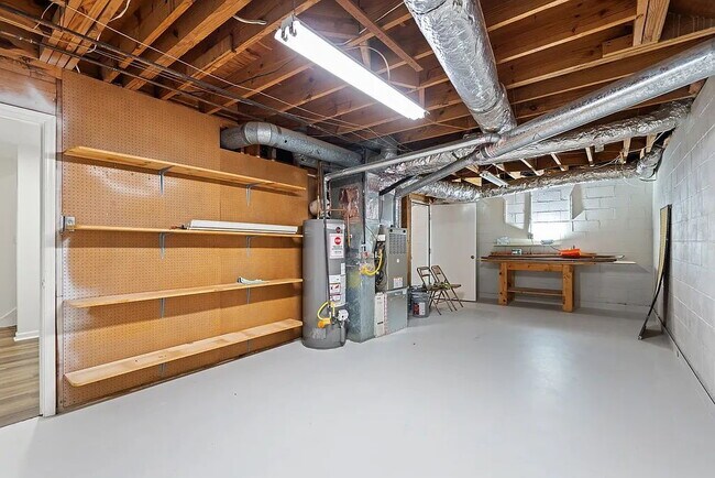 Building Photo - 2340 Castleridge Ct