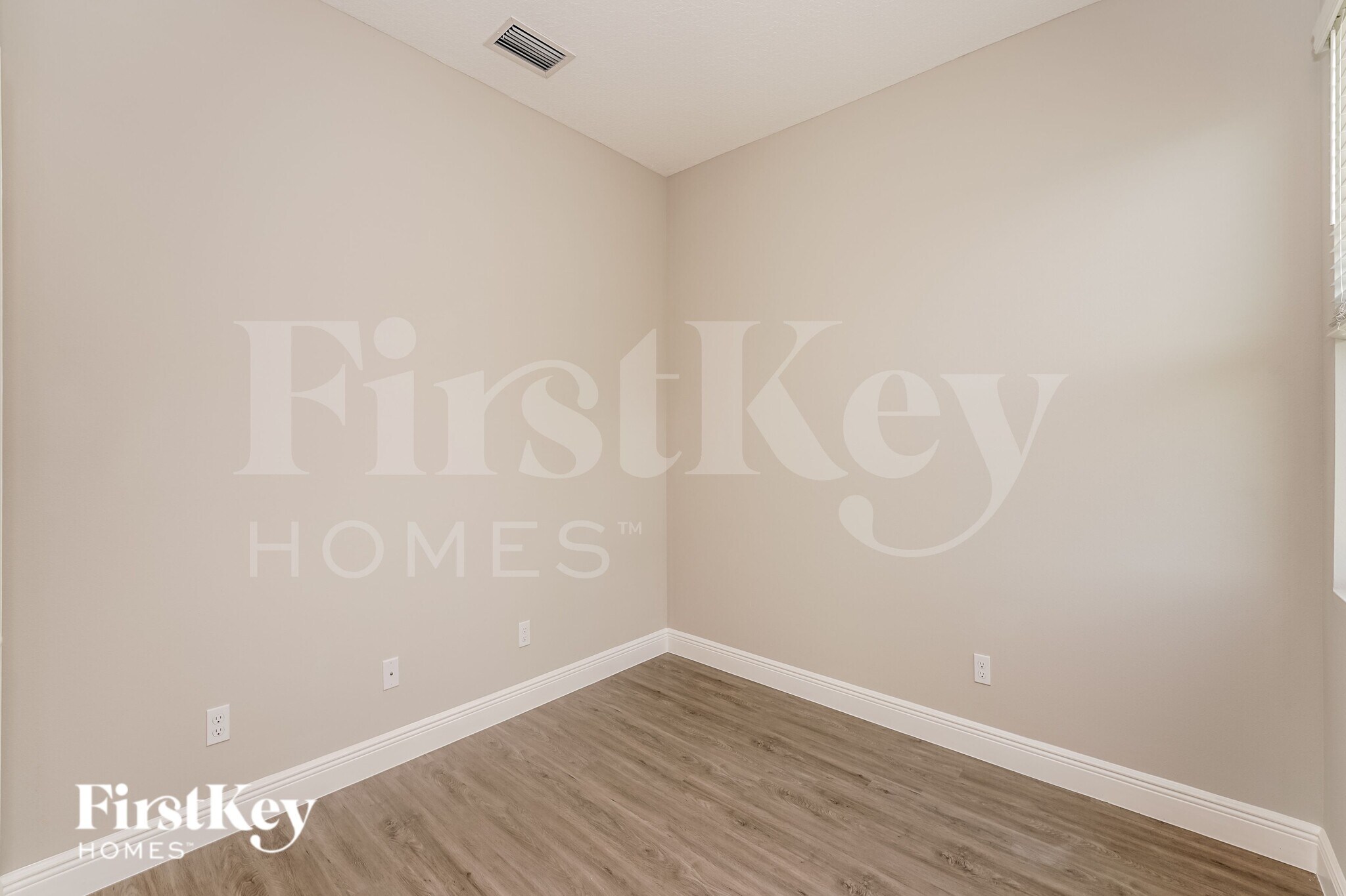 Building Photo - 612 Reading St SE