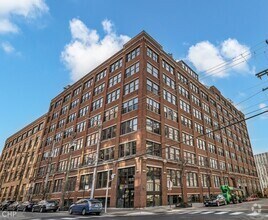Building Photo - 411 S Sangamon St