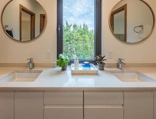 Building Photo - 2103 Crazyhorse Pass