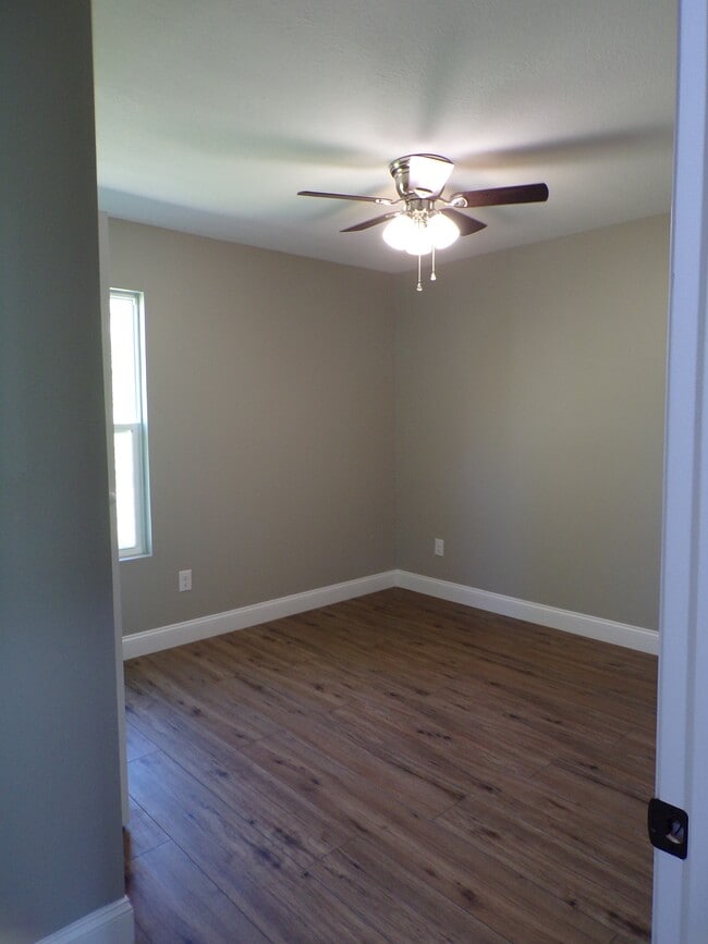 Building Photo - 533 Anton St