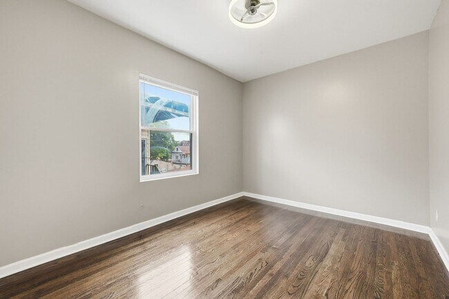 Building Photo - 8041 S Laflin St