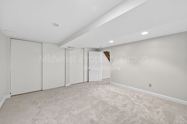 Building Photo - 2765 Chelsea Dr