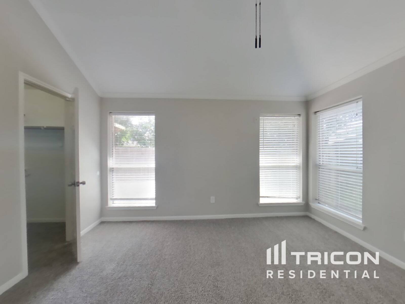 Building Photo - 10326 Emerald Oaks Dr