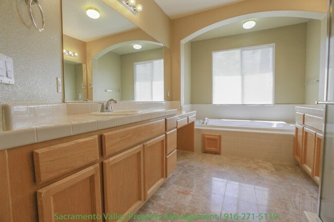 Building Photo - 2400 Snowy Egret Ct
