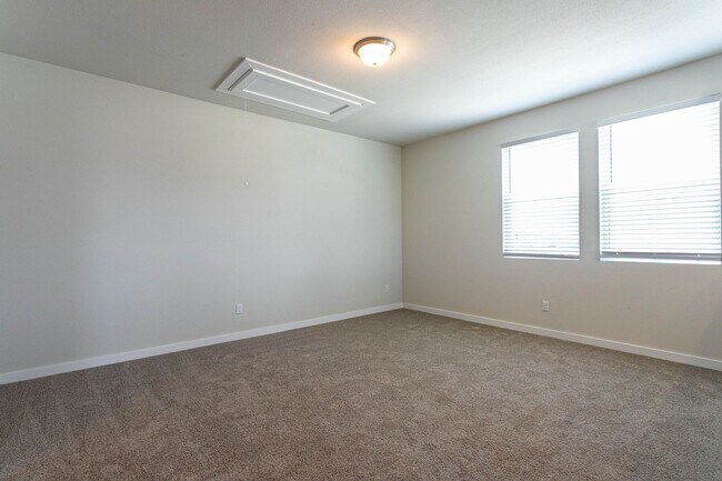 Building Photo - Beautiful 3 Bedroom, 3 Bathroom Home in Ro...