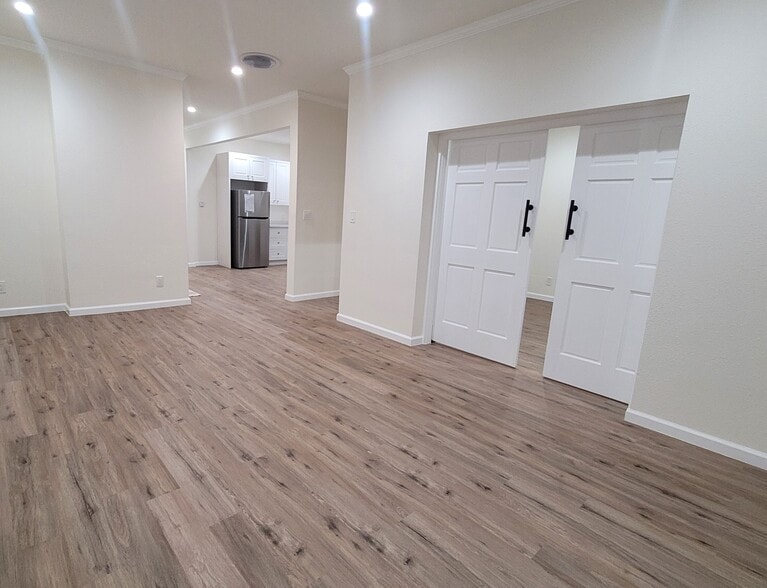 Living/dining room pic2 - 646 10th Ave