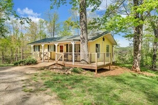 Building Photo - 1004 Rock Castle Ln SE