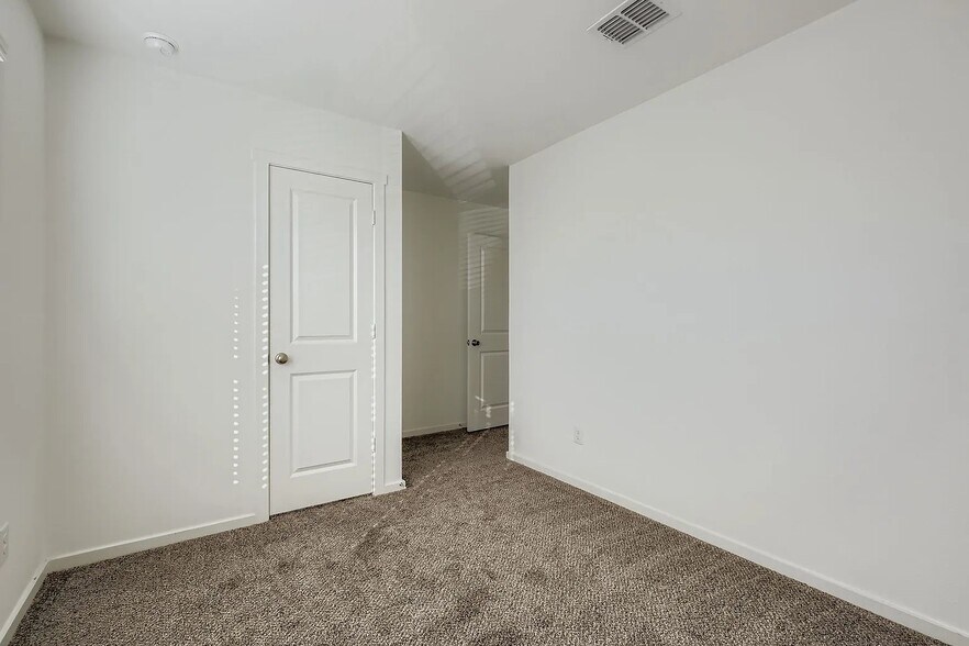 Building Photo - 904 Sandhill Crane Ln