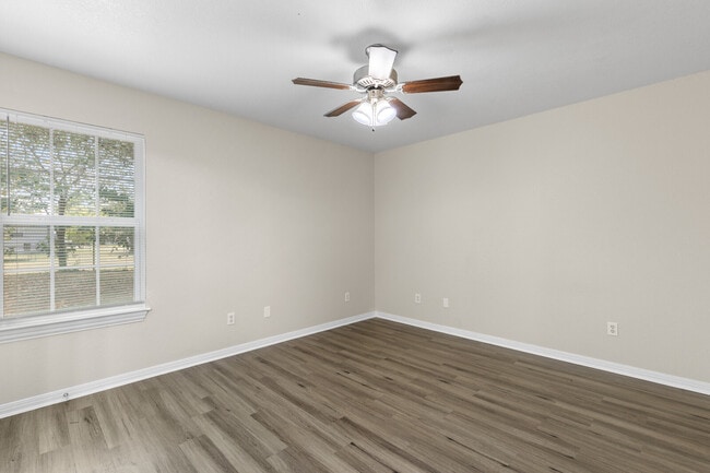 Building Photo - 217 E Craven Ave