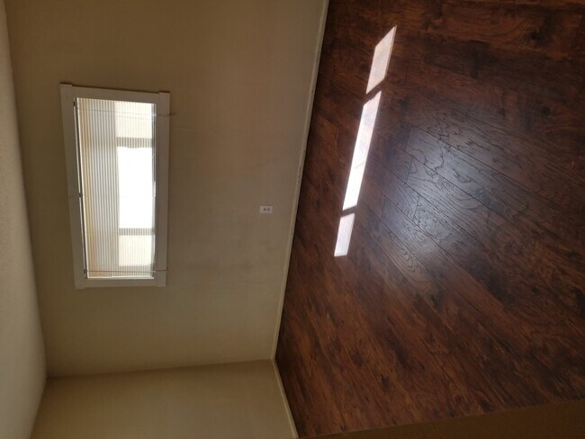 Building Photo - 1360 Princess Ave