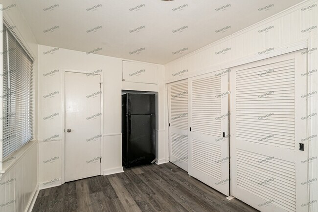 Building Photo - 841 Lebon Dr