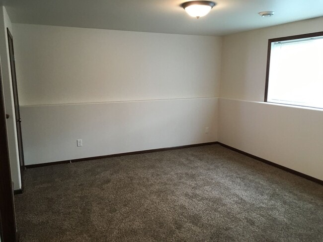 Building Photo - 3 Bed 3 Bath Single Family Townhome