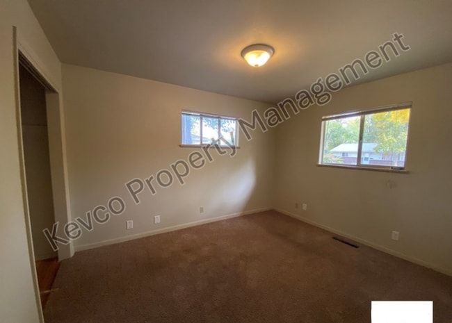 Building Photo - Incredibly Spacious House!