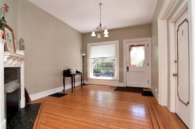 Building Photo - 319 W Lee St