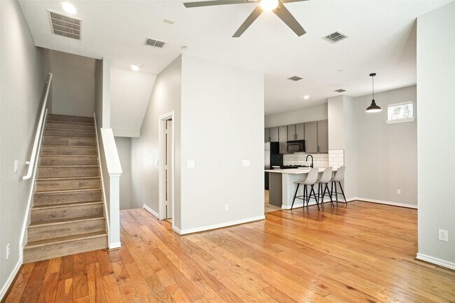 Building Photo - 4050 McKinney Ave