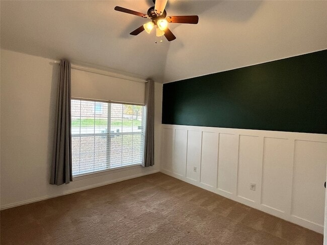 Building Photo - 3917 Miramar Dr