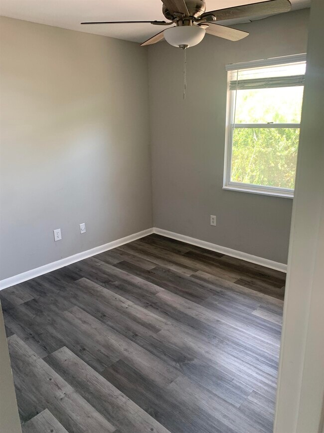 Building Photo - 207 State Rd 207