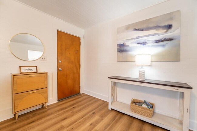 Building Photo - 614 E Brushy Valley Dr