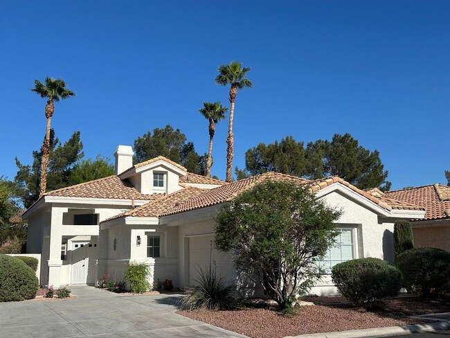 Building Photo - STUNNING DESERT SHORES MINUTES FROM THE LA...