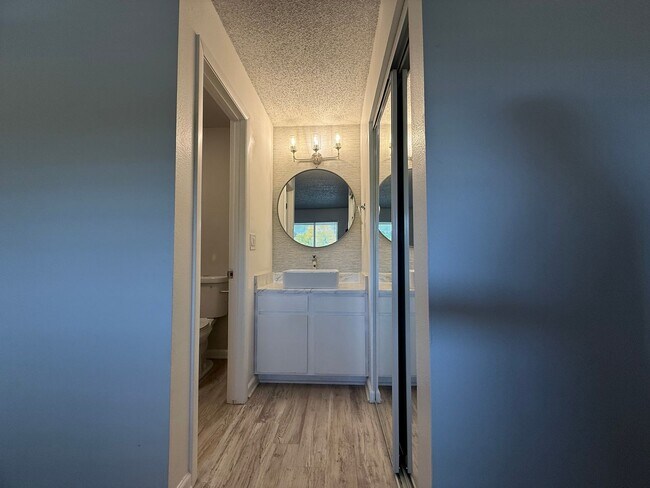Building Photo - Fully renovated 1-bedroom condo in Norwood!