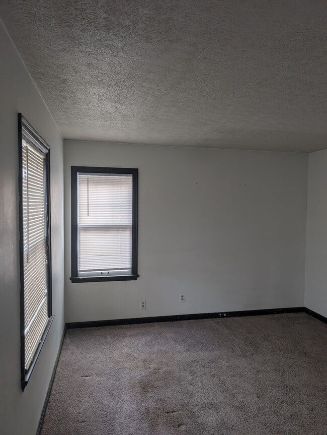 Building Photo - 4BD/2BA - University View - 1 car garage