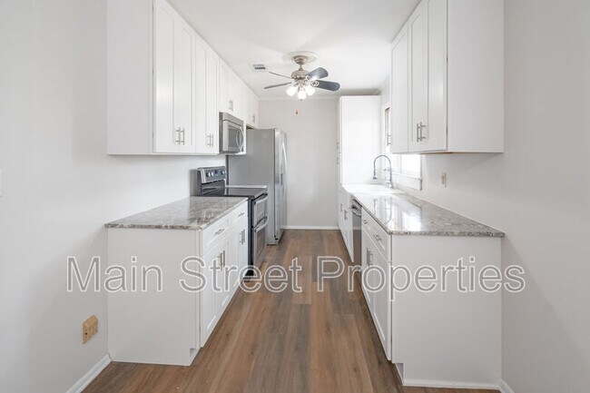 Building Photo - 118 Czar Ln