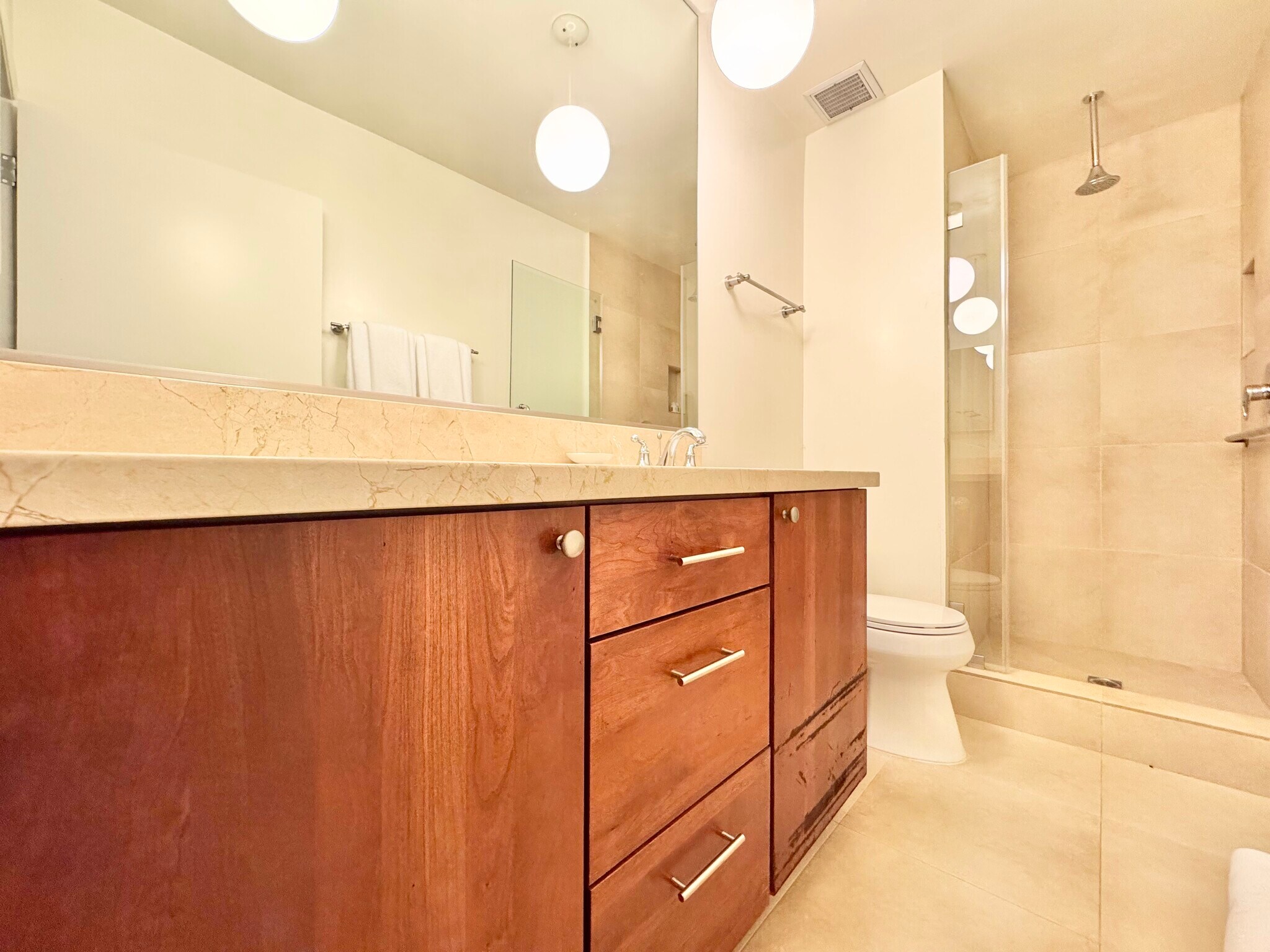 Building Photo - 10655 Wilshire Blvd