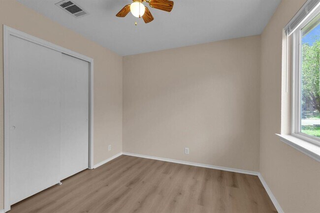 Building Photo - 111 David Dr