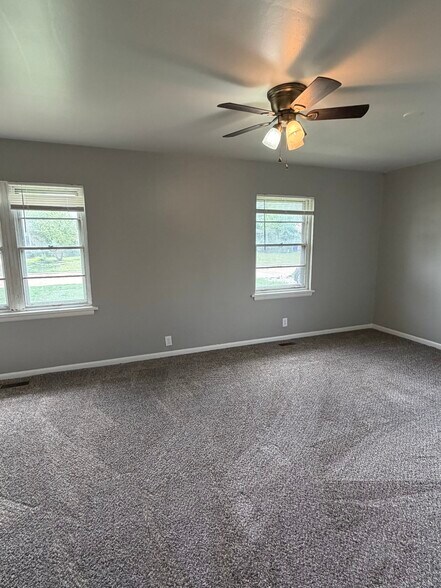 Building Photo - 740 Highland Pky