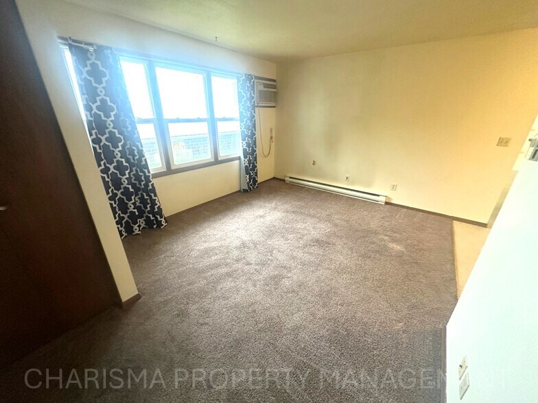 Building Photo - 513 N Main Ave