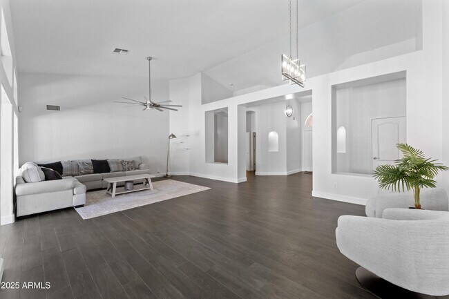 Building Photo - 1804 W Madero St