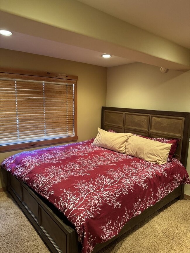 Building Photo - Luxury 5-Bedroom, 6-Bathroom Mountain Retreat – Hot Tub, Fireplaces, & More!