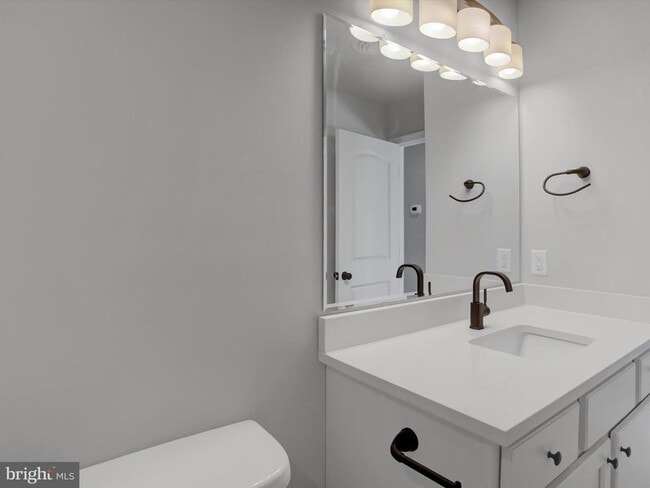 Building Photo - 828 Shadyside Dr