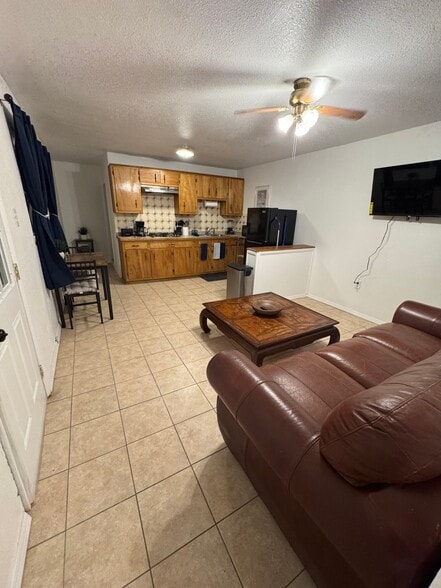 Building Photo - 608 Alicia Dr