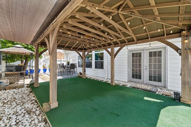 Building Photo - 2802 White Sands Dr