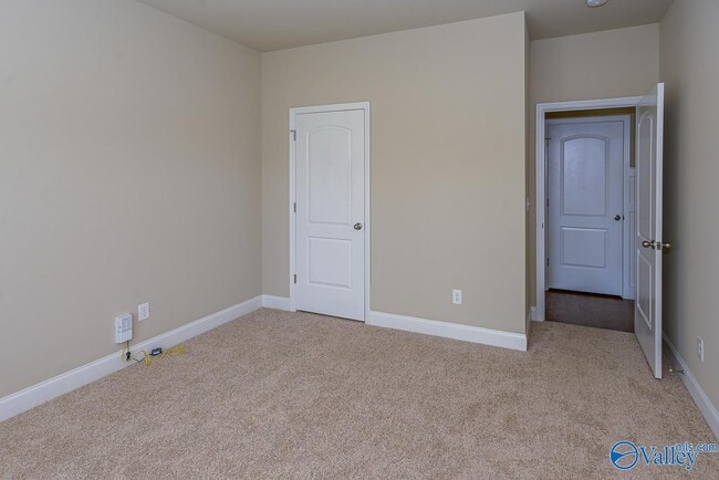 Building Photo - 3031 Greenway Cir SE