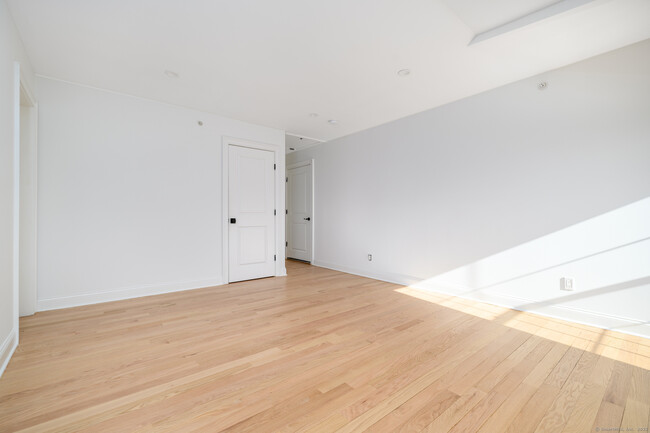 Building Photo - 159 Grove St