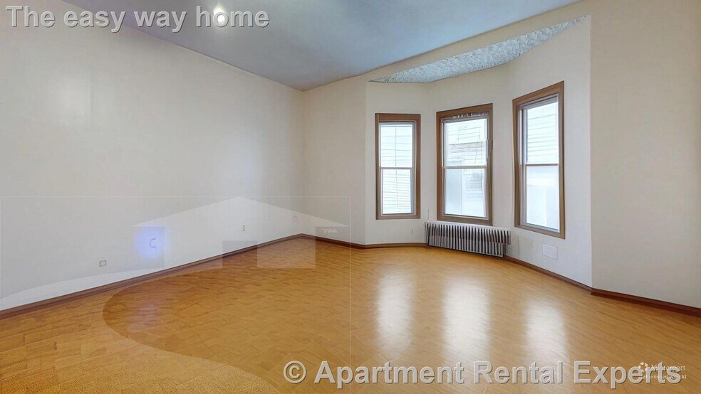 Building Photo - 240 School St