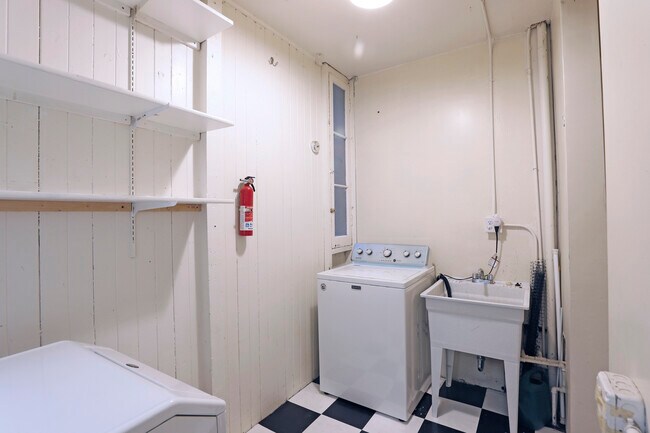 Building Photo - 84a Sanchez St