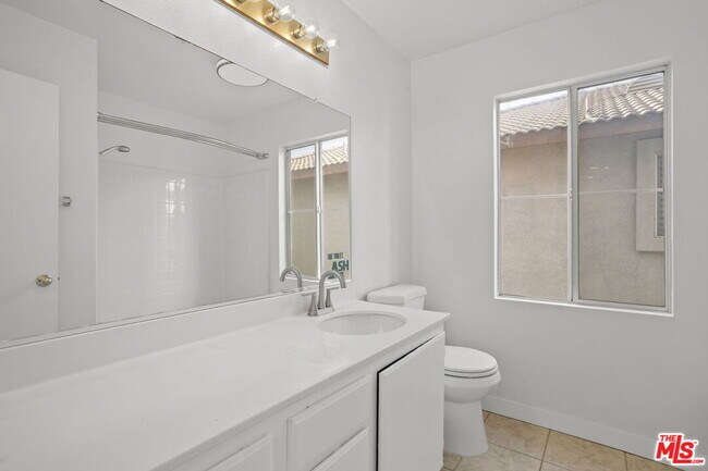 Building Photo - 16850 Merion Ln