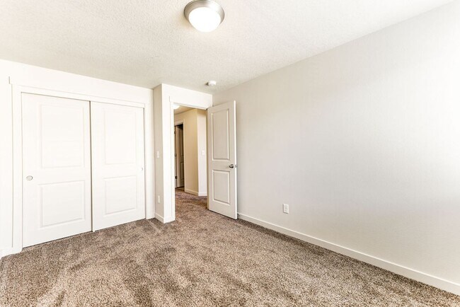 Building Photo - **AVAILABLE 18-May-2024** Woodridge Park C...